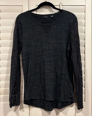 Prana large long sleeved gray shirt with‎ lace sleeves thumbnail 1