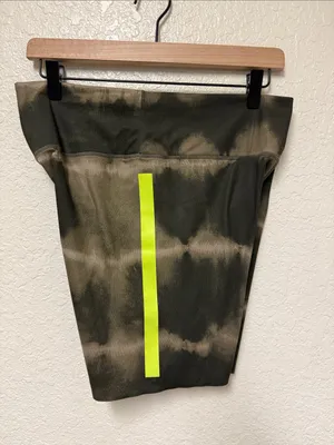 NIKE One Luxe 7” Olive Tie-Dye Bike Shorts Neon Yellow Side Stripes Size Large thumbnail 10