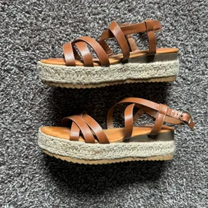 Platform Sandal  thumbnail 3