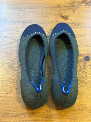 Rothy’s The Flat Highland Captoe NWOB Olive Navy Washable Flats Size 9 thumbnail 2