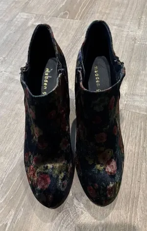 Madden Girl Floral‎ Velvet Ankle Booties Block Heel Side Zip Closure thumbnail 1