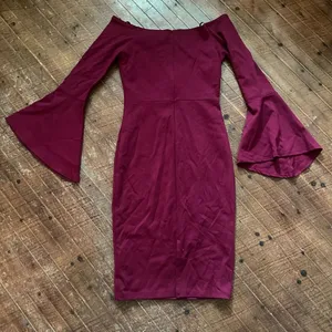 Lulu’s All She Wants burgundy S bodycon bell sleeve dress thumbnail 5