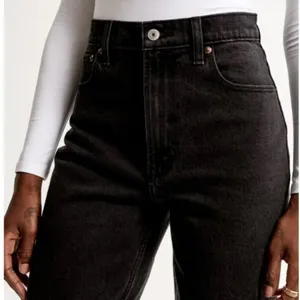 Abercrombie and Fitch 90s Relaxed High Rise Jean Size 26 thumbnail 3