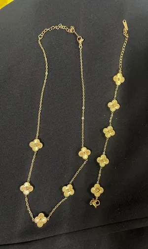 Gold clover bracelet and necklace thumbnail 1