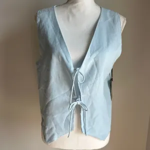 NWT Daily Drills Light Blue Linen Blend Tie Front Vest Top Size M/L thumbnail 2