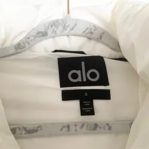 Alo Yoga Aspen Love Puffer Jacket Ivory S thumbnail 3