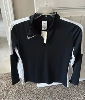 Women’s Nike Dri-Fit Pullover Running thumbnail 1