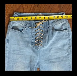 Wonderly Urban Cowboy Light Wash High Rise Boot Cut Jeans With Tie Closure. gently warn& are in excellent condition. measurements approximately 13” waste x 10” rise x 42” long. Non smoking home. priced to sell at as is condition. Don’t like my price, make reasonable offer! And thank you for checking my closet. thumbnail 7