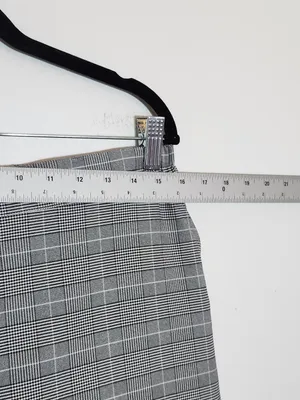 Nordstrom Rack Black and White Plaid Pull-On Ankle Pants Size Large thumbnail 5