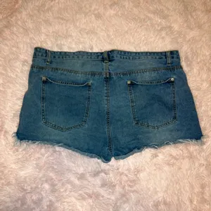Boohoo distressed high waist Jean shorts thumbnail 3