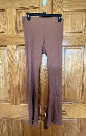 PINK - Victoria's Secret - Short Flare Leggings thumbnail 7