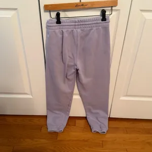 Aritzia Tna Cozy Af Fleece Drawstring Joggers in Dusty Lilac thumbnail 3