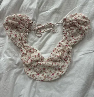 Isabelle's Cabinet Floral Top backless thumbnail 3