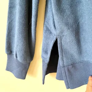 ANYBODY | Navy Blue Faux Fur Oversized Sweatshirt Sz S thumbnail 4