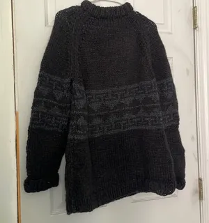Cute knit sweater Size L thumbnail 1