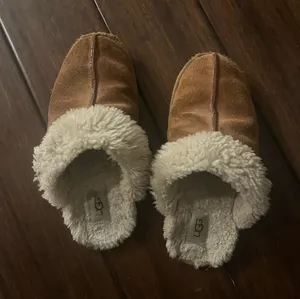 UGG Slippers thumbnail 1