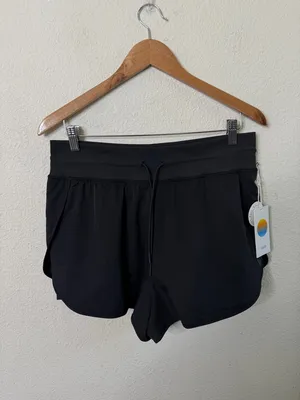 NWT Vuori Women's Daily Speed 2.5" Short Black Womens Size L thumbnail 4