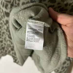 American Eagle Turtle Neck Crop Sweatshirt Size M thumbnail 4