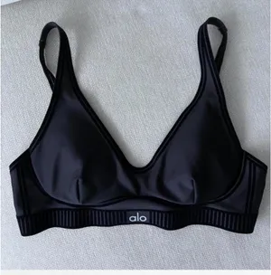 Alo Airlift Line Up bra and shorts set thumbnail 2