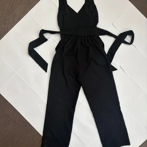 Abercrombie & Fitch Black Cropped Jumpsuit with Waist Tie thumbnail 4