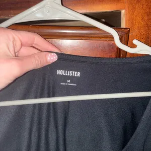 Hollister long sleeve scoop neck ! thumbnail 3