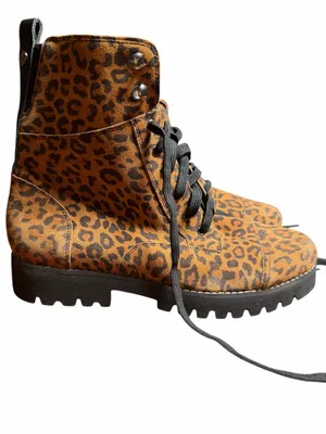 NEW Donald Pliner Ease Leopard Combat Boots Lug Sole Lace Up Size 8M thumbnail 4