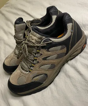 Hi-Tec hiking shoes in US 11M. Leather and man-made upper with mesh panels. #hiking #outdoor thumbnail 1