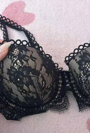 NWOT Victoria’s secret black and nude lace dream angels lined demi bra 32D thumbnail 3