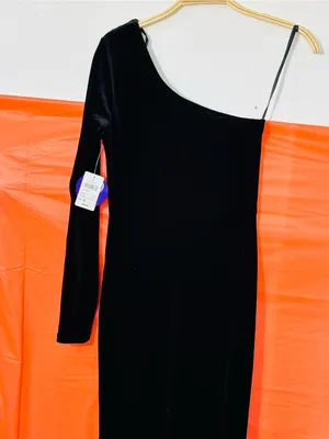 Windsor Black One-Shoulder Velvet Evening Dress thumbnail 8