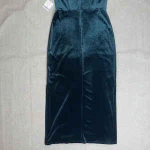 Taylor | NWT Dark Emerald Stretch Velvet Maxi Dress | Size 6 thumbnail 6