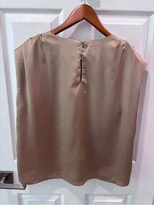 Ann Taylor Satin Cap Sleeve Shell Top in Beige/Gold size Medium NWT thumbnail 5