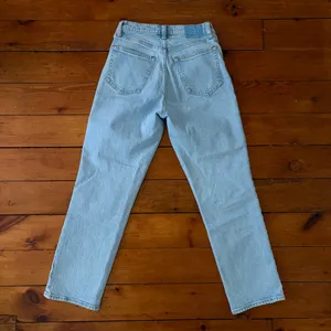 Abercrombie 90s High-Rise Jeans Light Wash thumbnail 2