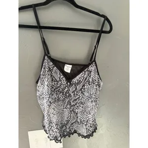 Signature Studio Blue Racerback & No Boundaries‎ Snakeskin Cami Bundle Large thumbnail 4