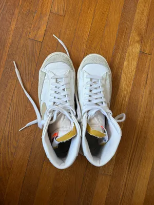 Nike Women’s Blazer Mid 77 Shoes thumbnail 3