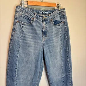 Old Navy Medium Wash High Rise Barrel Leg Raw Hem Jeans - size 12 thumbnail 2