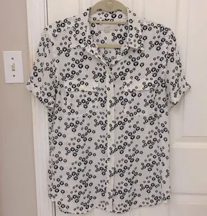 LOFT Women’s Short Sleeve Collared Floral Print Button Down in Black and White thumbnail 1