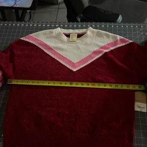 Stylish Red and White Women's Sweater Size undefined thumbnail 4