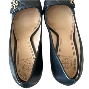 Tory Burch Marion Quilted Leather Wedge Pumps Black Gold Logo Size 8.5 thumbnail 4