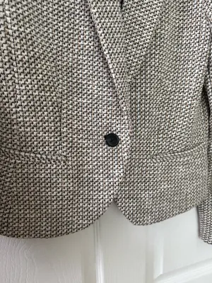 Amanda & Chelsea One-Button Blazer thumbnail 8