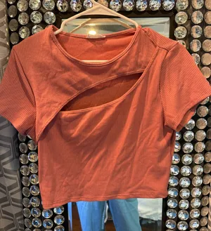 Vestique Cut-Out Tee thumbnail 1