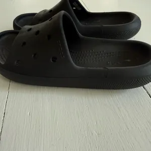 Crocs women’s black slide sandal thumbnail 3