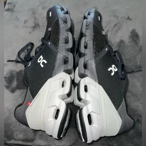 On Cloudflyer 4 Size 9.5 Men’s / 11 Women’s thumbnail 9