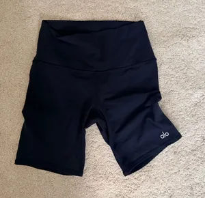 Alo Yoga High-Waisted Shorts Biker Black thumbnail 1