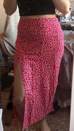 Red Skirt Size XL thumbnail 2