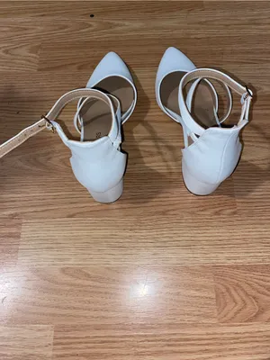 Women's White Pointed Ankle Strap Pumps thumbnail 3
