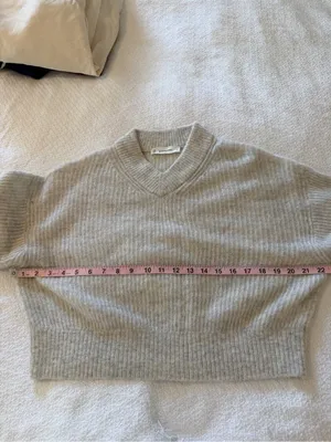 Everlane Cropped Cocoon Sweater V-Neck Medium Almond Alpaca thumbnail 7