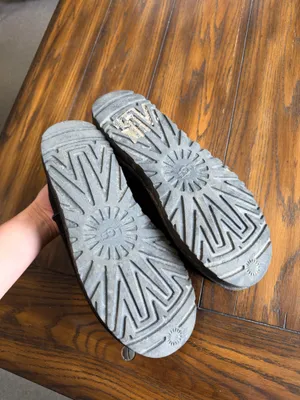 UGG Slippers thumbnail 3
