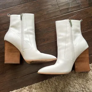 Bleecker & Bond Kailey Boot Size 9 thumbnail 4