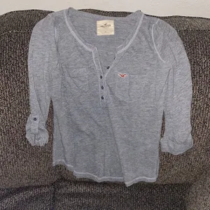 ✨ grey front pockets v neck 3/4 sleeve top✨ thumbnail 2
