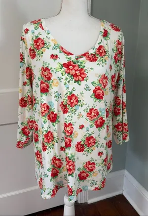 The Pioneer Woman Cream Floral V-Neck Long Sleeve Top Red Blooms Size XL thumbnail 1